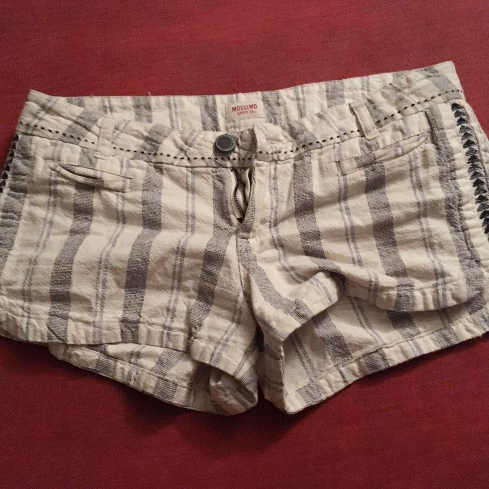 Cute white and blue striped shorts